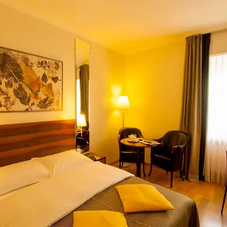 Plaza Hotel 4*