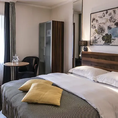 Plaza Hotel 4*