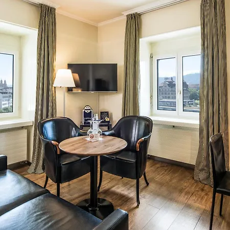 Plaza Hotel 4*