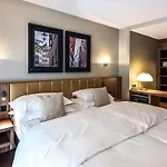 מלון Plaza