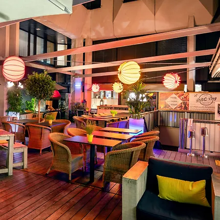 Ξενοδοχείο Plaza 4*