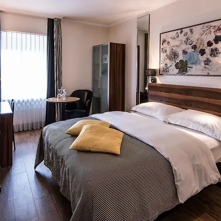 Ξενοδοχείο Plaza 4*
