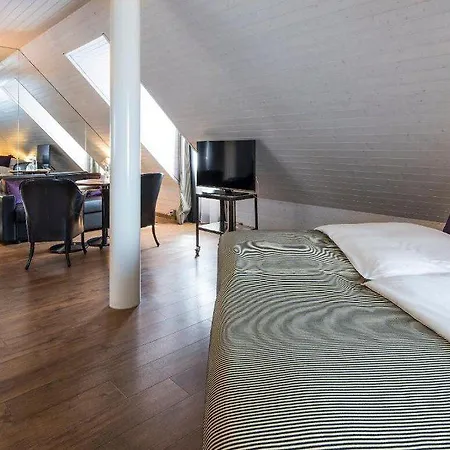Plaza Hotel 4*