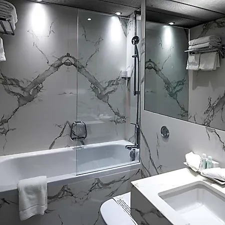 Hotel Plaza 4*