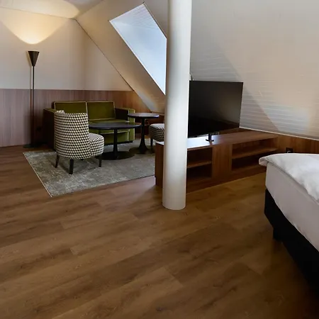 Plaza Hotel 4*