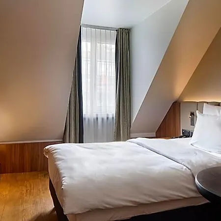 Plaza Hotel 4*