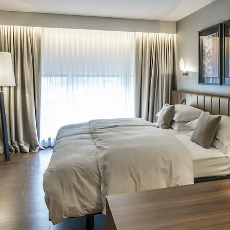 Ξενοδοχείο Plaza 4*