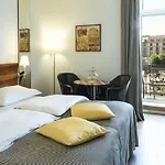 Plaza Hotel 4*