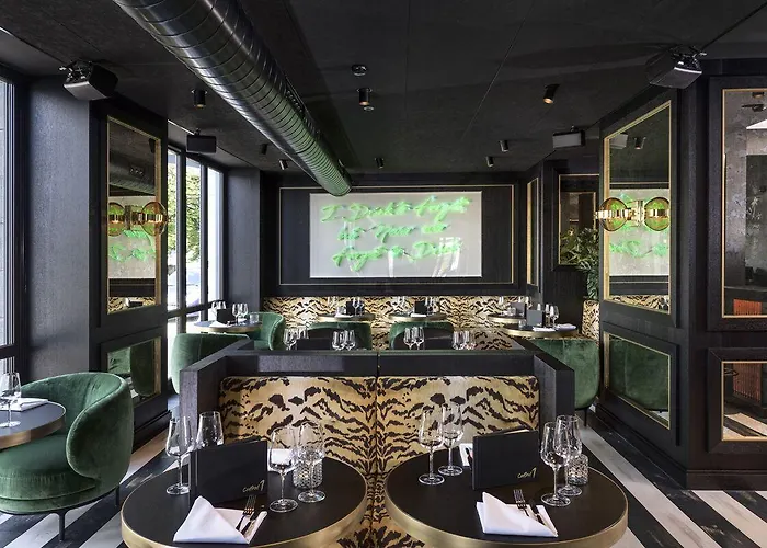 中央广场酒店 酒店 4*